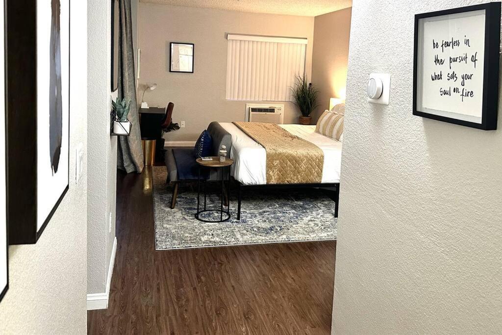 King Bed, Self-Checkin, Garage, Wifi - Your Dream Stay Near Disneyland! 圣安娜 外观 照片